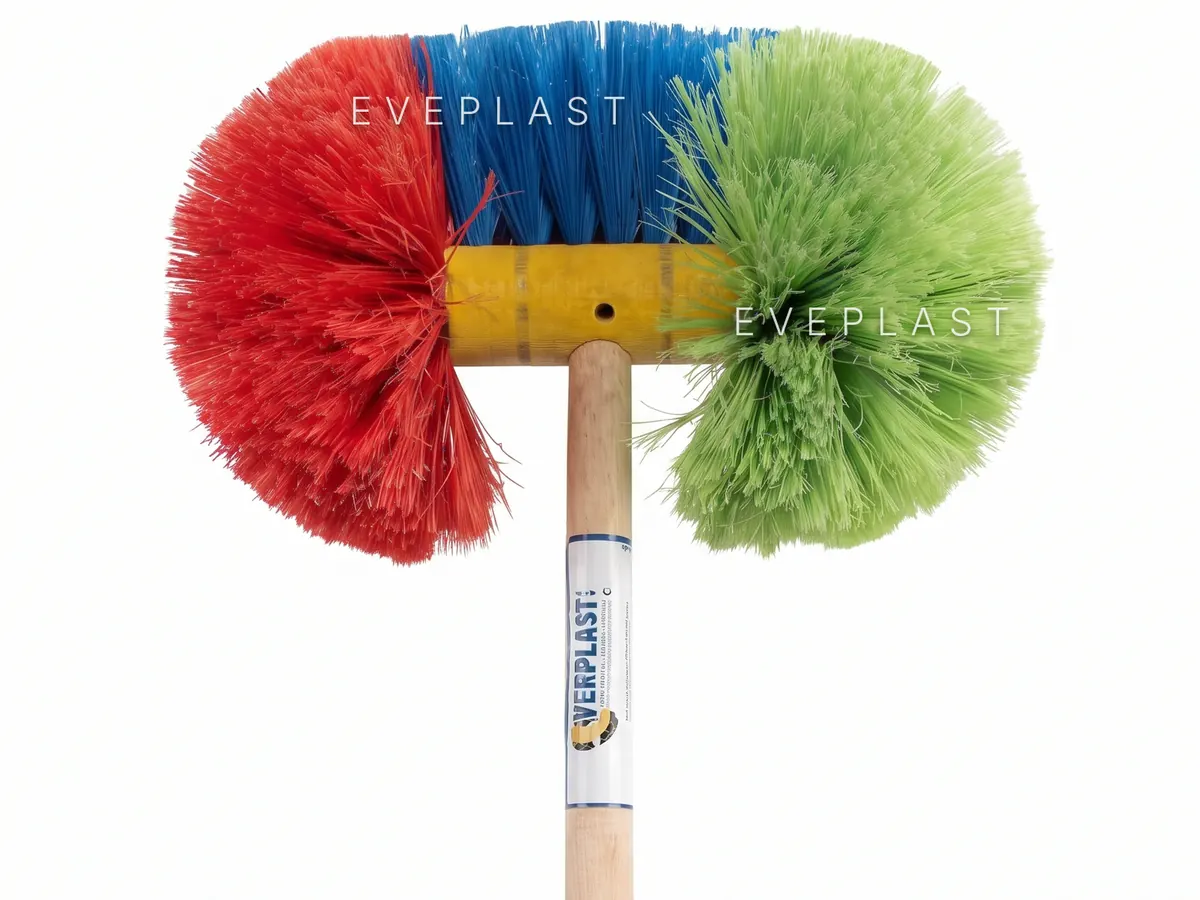 Escobillón erizo Eveplast con fibra roja, azul y verde y palo de madera
