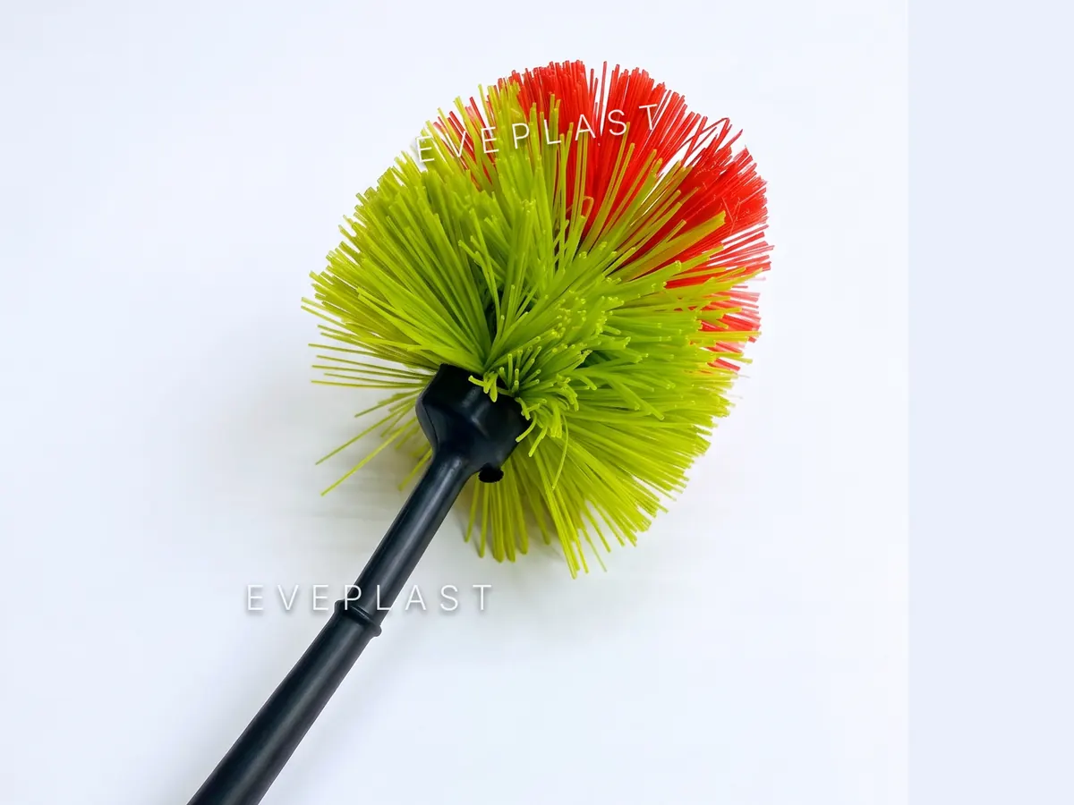 Hisopo para WC con cabezal de cerdas verdes y rojas y mango negro