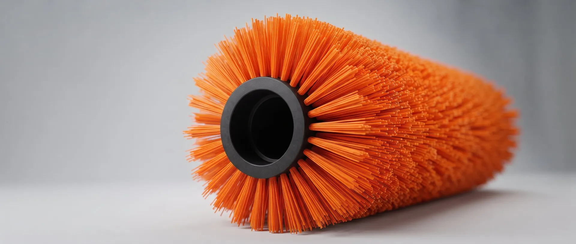 Escobilla cilíndrica naranja con núcleo negro para barredora industrial